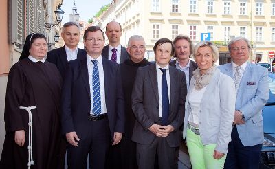 v.l.n.r.: Sr. Dipl.KH-BW Bonaventura Holzmann (Krankenhaus der Elisabethinen GmbH), Ärztlicher Direktor Univ.-Prof. Dr. Ing. Gerhard Stark (Krankenhaus der Elisabethinen GmbH), Direktor Adolf Inzinger, Gesamtleiter der österreichischen Ordensprovinz, (Barmherzige Brüder), Geschäftsführer MMag. Dr. Christian Lagger, MBA (Krankenhaus der Elisabethinen GmbH), Frater Paulus Kohler, Mitglied der Provinzleitung (Barmherzige Brüder), Geschäftsführer Dr. Gert Klima, (Gesundheitsfonds), Geschäftsführer DI Harald Gaugg (Gesundheitsfonds), Vorstandsvorsitzender Univ. Prof. Dr. Karlheinz Tscheliessnigg (KAGes) © Foto Raggam v.l.n.r.: Sr. Dipl.KH-BW Bonaventura Holzmann (Krankenhaus der Elisabethinen GmbH), Ärztlicher Direktor Univ.-Prof. Dr. Ing. Gerhard Stark (Krankenhaus der Elisabethinen GmbH), Direktor Adolf Inzinger, Gesamtleiter der österreichischen Ordensprovinz, (Barmherzige Brüder), Geschäftsführer MMag. Dr. Christian Lagger, MBA (Krankenhaus der Elisabethinen GmbH), Frater Paulus Kohler, Mitglied der Provinzleitung (Barmherzige Brüder), Geschäftsführer Dr. Gert Klima, (Gesundheitsfonds), Geschäftsführer DI Harald Gaugg (Gesundheitsfonds), Vorstandsvorsitzender Univ. Prof. Dr. Karlheinz Tscheliessnigg (KAGes) © Foto Raggam