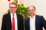 Landesrat Christopher Drexler und Volkshilfe-Geschäftsführer Franz Ferner (v.l.) freuen sich über "einen guten Tag für die steirische Pflegelandschaft". © Streibl Landesrat Christopher Drexler und Volkshilfe-Geschäftsführer Franz Ferner (v.l.) freuen sich über "einen guten Tag für die steirische Pflegelandschaft". © Streibl