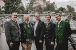 v.l.n.r.: Bgm. Klaus Neuper (Bad Mitterndorf), Bgm. Franz Frosch (Bad Aussee), LR Christopher Drexler, Bgm. Franz Steinegger (Grundlsee), Bgm. Gerald Loitzl (Altaussee) © Anna Purkarthofer v.l.n.r.: Bgm. Klaus Neuper (Bad Mitterndorf), Bgm. Franz Frosch (Bad Aussee), LR Christopher Drexler, Bgm. Franz Steinegger (Grundlsee), Bgm. Gerald Loitzl (Altaussee) © Anna Purkarthofer