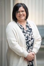 Portraitfoto von Frau Martina Hoffelner